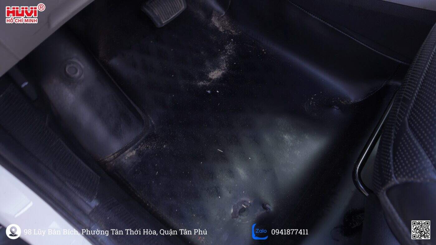 Hình ảnh: Sàn Zin của xe khi chưa lắp thảm