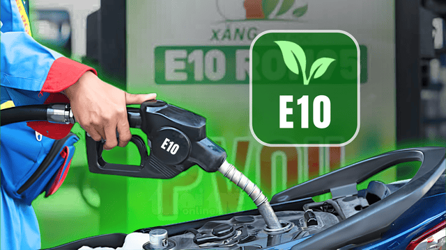 Đổ xăng E10 tại trạm xăng cho ô tô.
